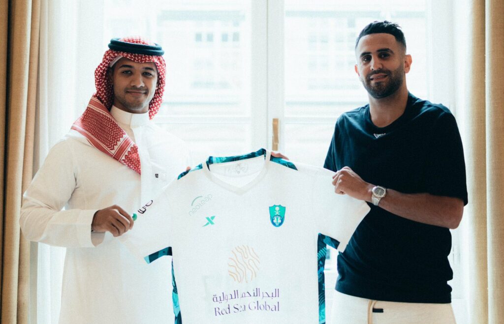 Riyad Mahrez signe à Al-Ahli Saudi Club.