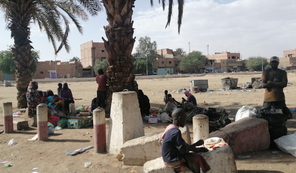 Plusieurs migrants issus du Niger, ayant fui la situation politique, se retrouvent sans travail et sans logement.