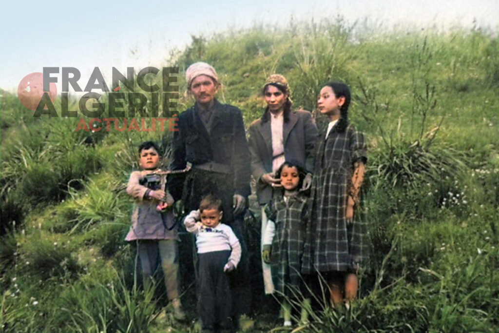 Abdelmalek Kitouni pose au maquis FLN avec sa famille : son épouse Djouhra et ses quatre enfants (de gauche à droite : Hosni, Nadjib, Naïma et Malika). Photographiés par Abderrahmane Khaznadar, aussi membre du FLN (Aïn Kerma, printemps 1956, archives de la famille Kitouni).