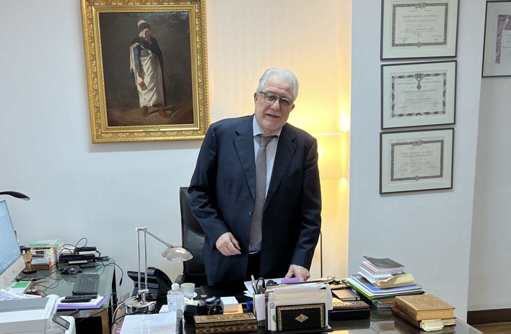 Chems-Eddine Hafiz, recteur de la Grande Mosquée de Paris, dans son bureau (13/02/2024, ©France Algérie Actualité).
