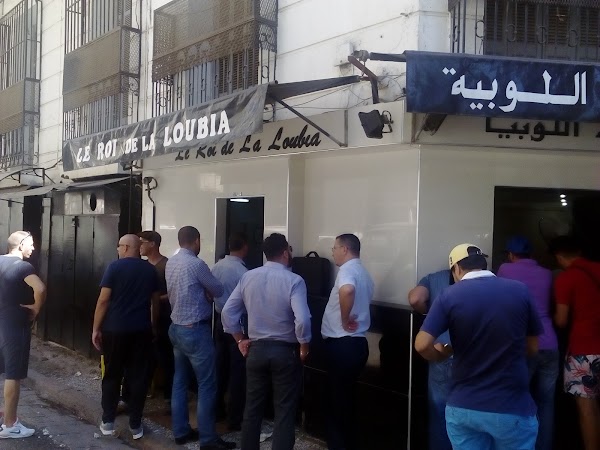 Fondé par Ali-Khellil Ammar, au début des années 1970, le restaurant populaire Le Roi de la Loubia se situe rue Ahmed Chaïb, dite rue Tanger, à Alger-Centre, près de la place de l’Émir-Abdelkader et de la Librairie du Tiers- Monde (© D.R.).