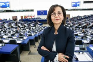 Tokia Saïfi occupait sa place méritée dans le célèbre hémicycle du Parlement européen, le cœur du réacteur de l’Europe, pendant 18 ans : 1999-2002 et 2004-2019 (©Tokia Saïfi).
