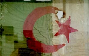 Le drapeau algérien porté par Bouzid Saâl lors des manifestations du 8 mai 1945
