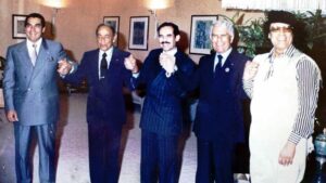 La réunion de Zéralda (banlieue ouest d’Alger), qui a eu lieu le 10 juin 1988, a entériné la création de l’Union du Maghreb arabe (UMA), qui sera proclamée le 17 février 1989, à Marrakech (photo prise lors de la réunion de Zéralda. De gauche à droite : Zine el-Abidine Ben Ali, président de la Tunisie ; Hassan II, roi du Maroc ; Maaouiya Ould Sid’Ahmed Taya, président de la Mauritanie ; Chadli Bendjedid, président de l’Algérie ; Mouammar Kadhafi, président de la Libye, ©D.R.).